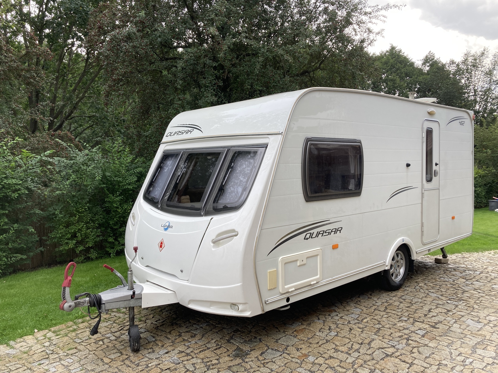 LUNAR Quasar 462 pro 2-3 osoby. Motor mover + částečný předstan